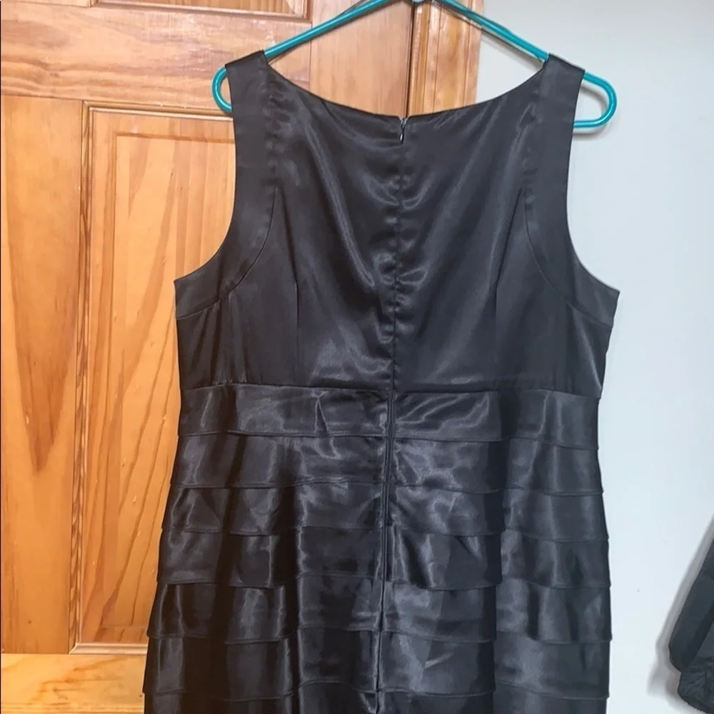 Black dress - Picture 5 of 5